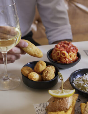 L’aperitivo alla siciliana: sapori tradizione e divertimento